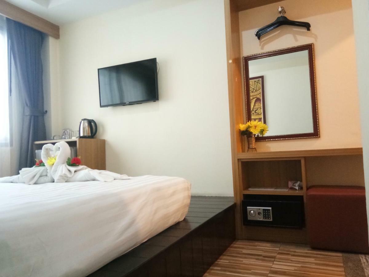 Landmark Patong Hotel Exterior photo
